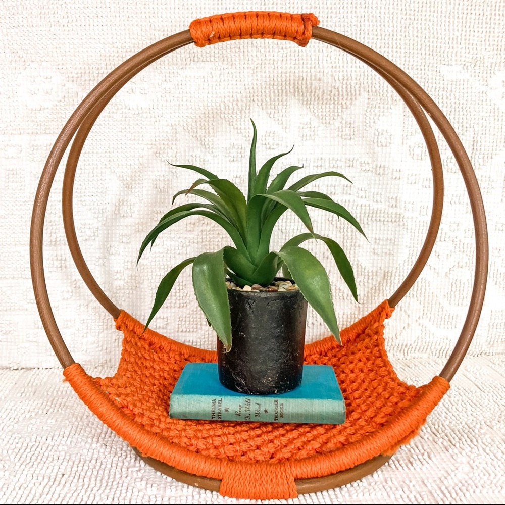 Retro plant stand